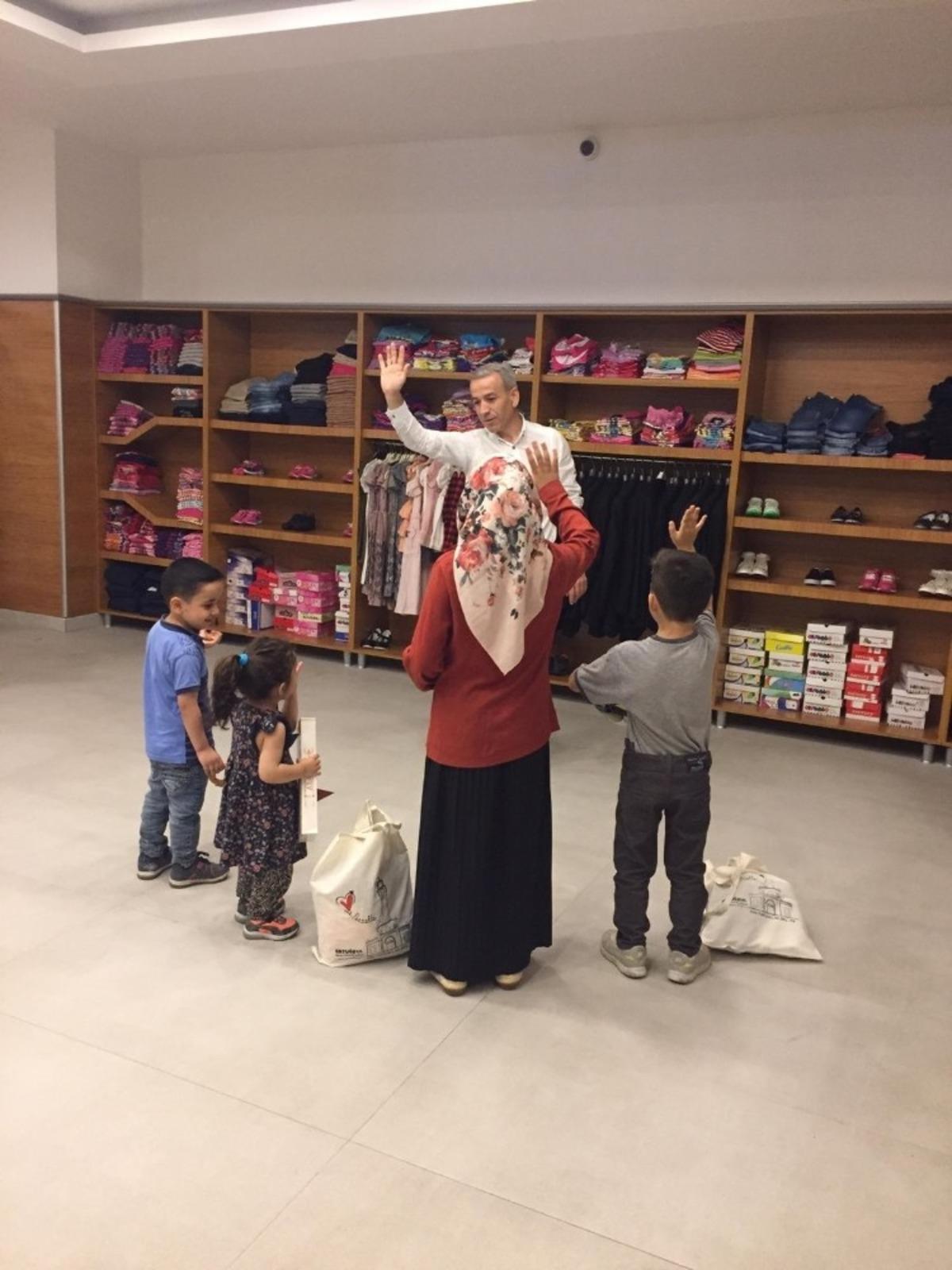 Başkan Ertuğrul &Ccedil;etin yetim &ccedil;ocukları unutmadı