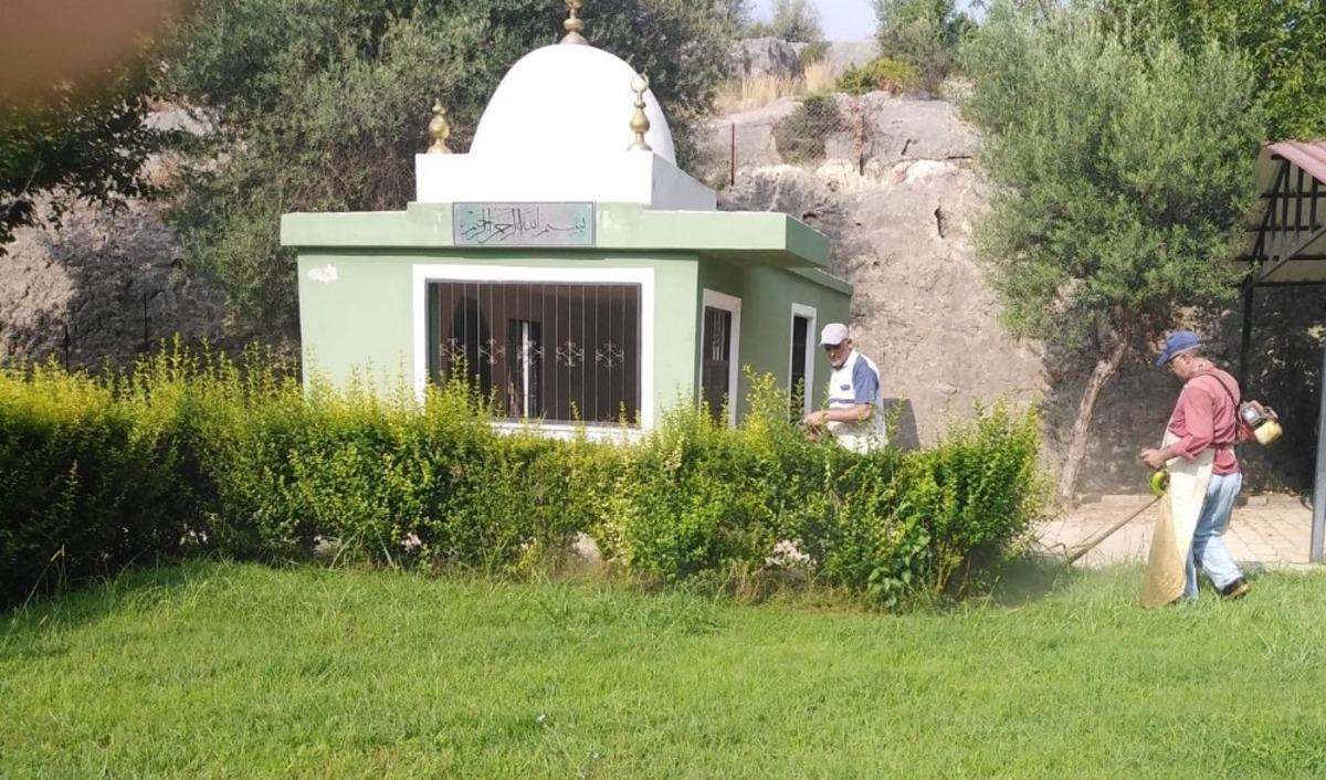 Kozan&rsquo;da bayram &ouml;ncesi t&uuml;rbelere bakım