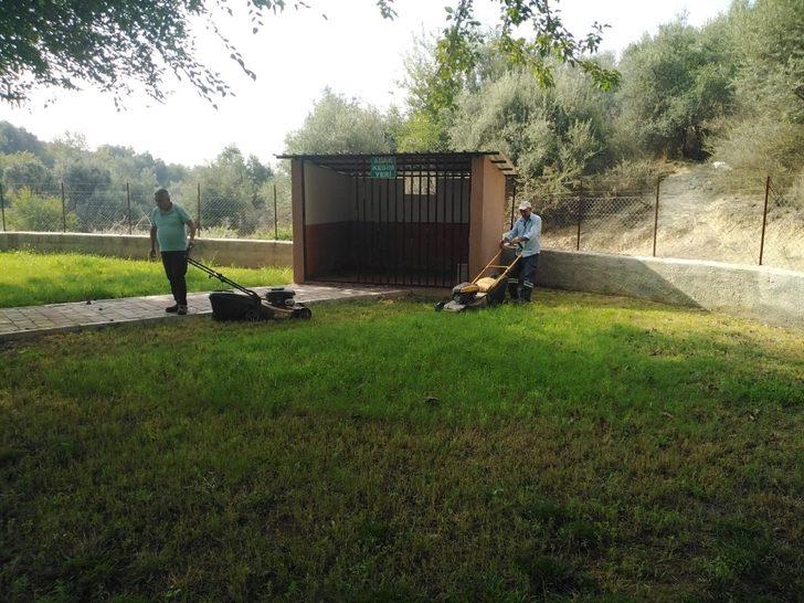 Kozan’da bayram öncesi türbelere bakım G3