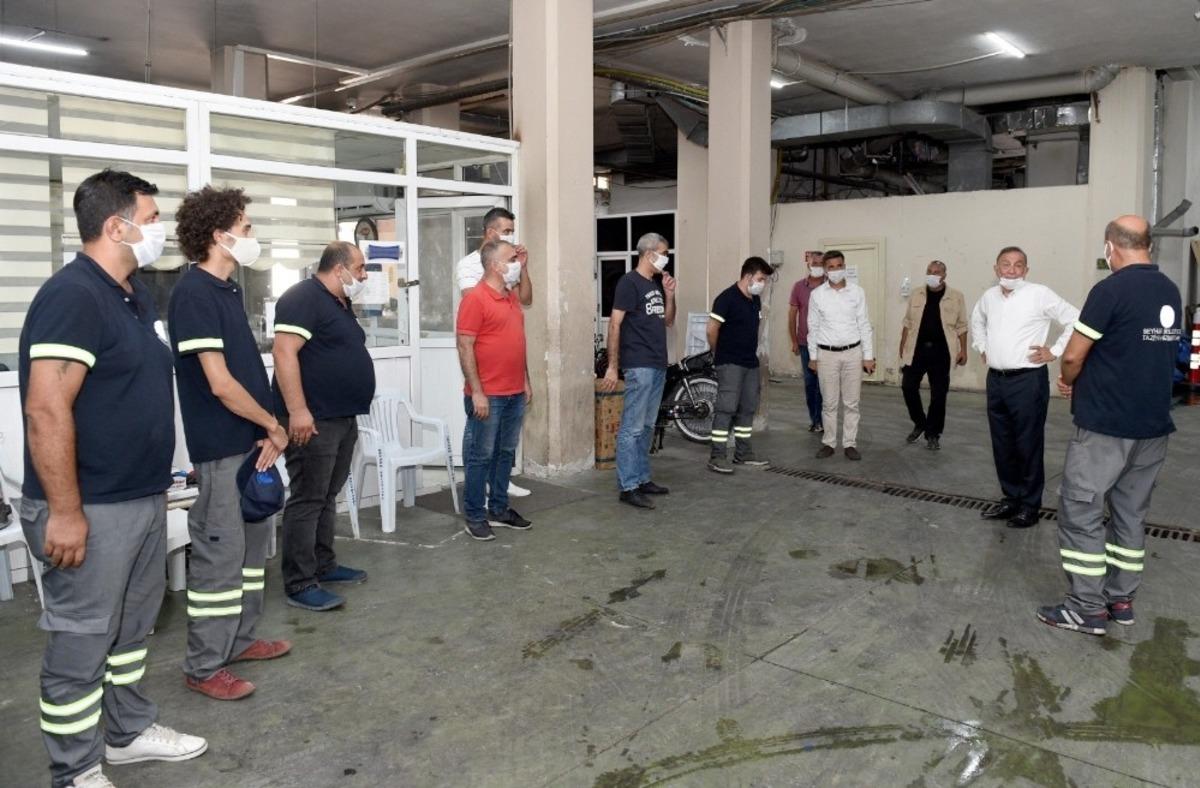 Seyhan&rsquo;da mesafeli bayramlaşma