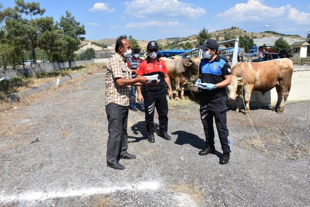 Polislerden hayvan pazarında denetim