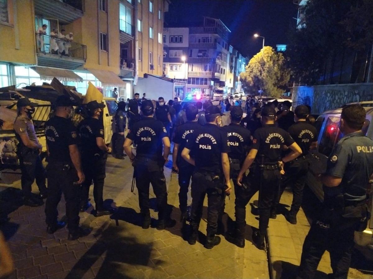 D&uuml;ğ&uuml;nde &ccedil;ıkan kavgaya &ccedil;evik kuvvet m&uuml;dahale etti