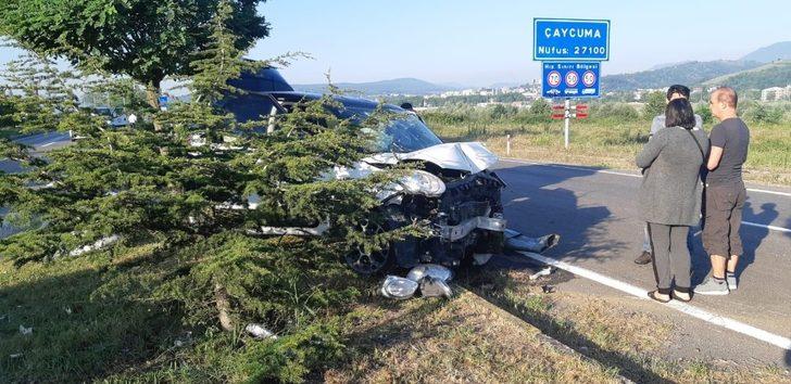 Kontrolden çıkan otomobil önce direğe ardından ağaçlara çarparak durabildi G2