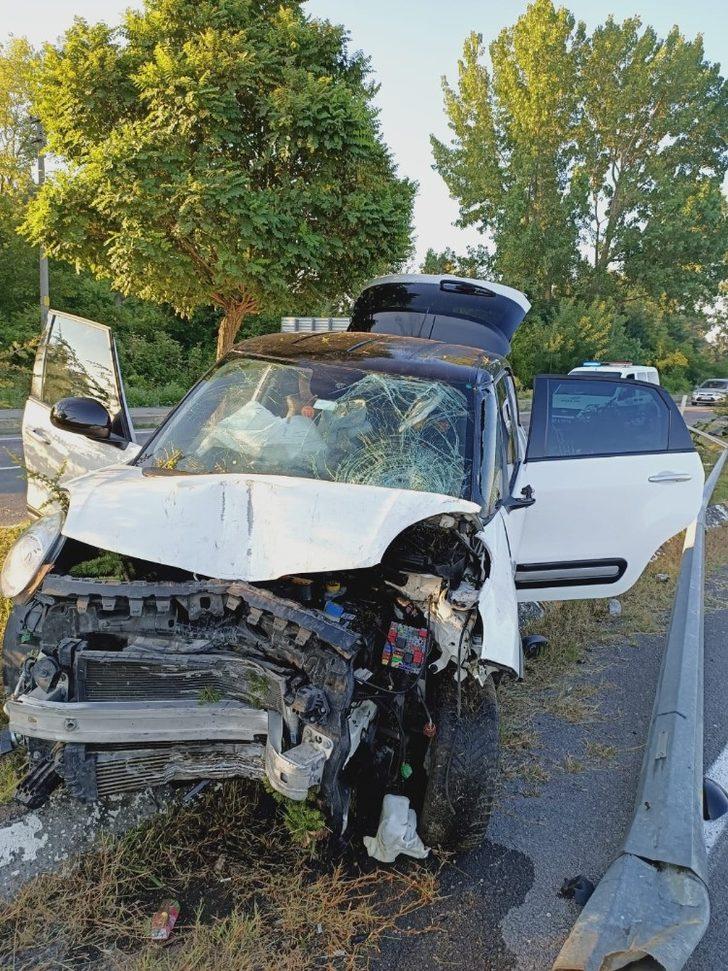 Kontrolden çıkan otomobil önce direğe ardından ağaçlara çarparak durabildi G5