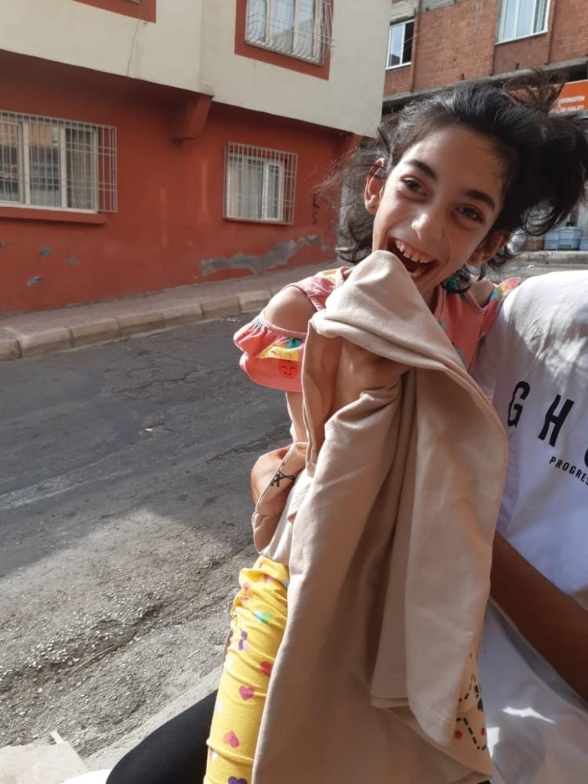 İmkander bayram &ouml;ncesi &ccedil;ocukların y&uuml;z&uuml;n&uuml; g&uuml;ld&uuml;rd&uuml;