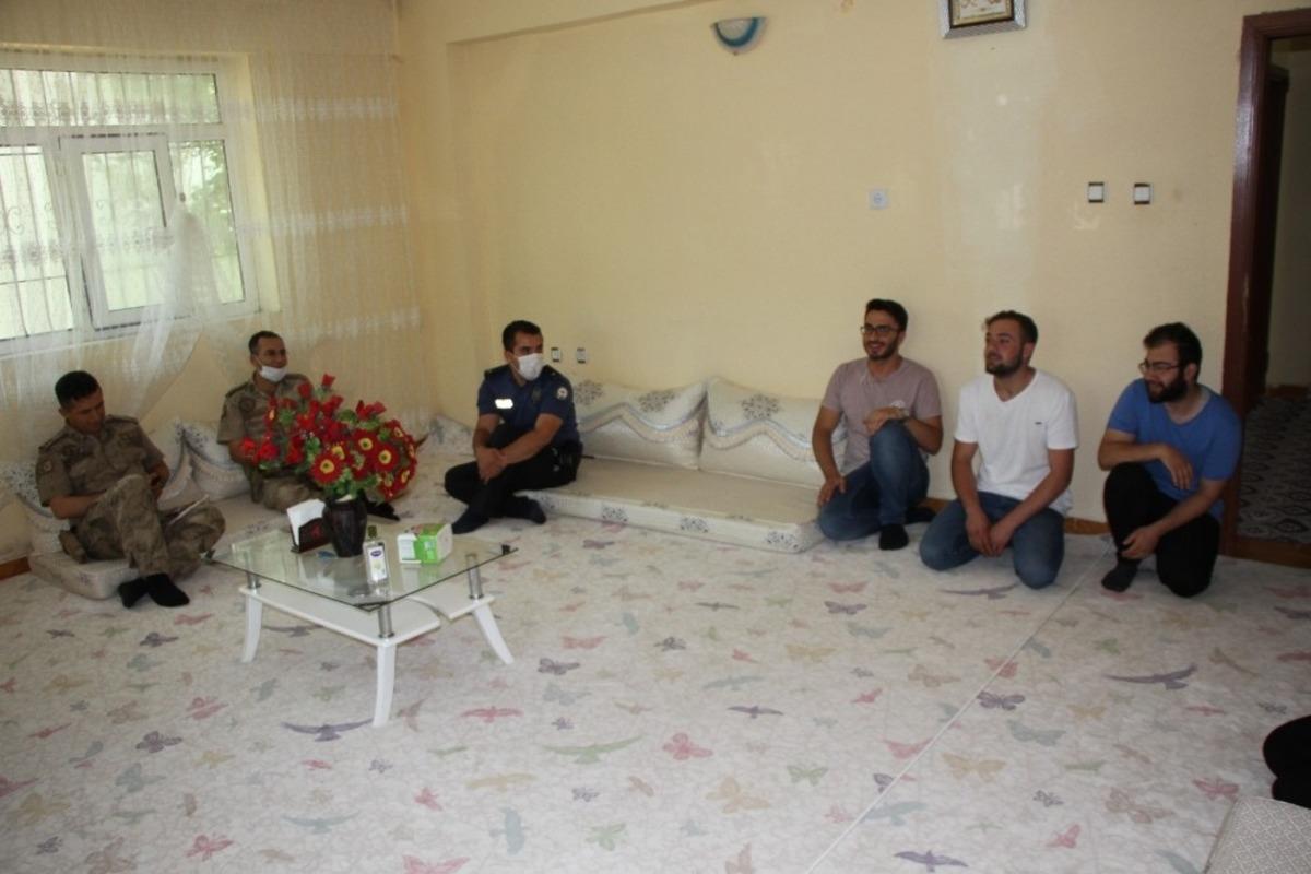 Kaymakam K&ouml;leoğlu, Bayram dolayısı ile şehit ailelerini ziyaret etti