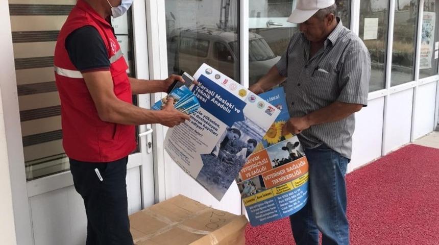 Bayram namazı i&ccedil;in 15 bin adet seccade dağıtıldı