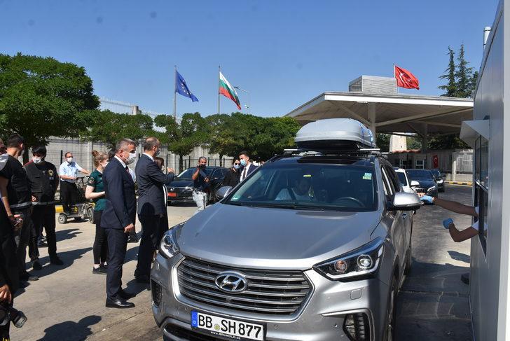 Sayıları 300 bini geçti! Kapıkule'de bayram yoğunluğu G4