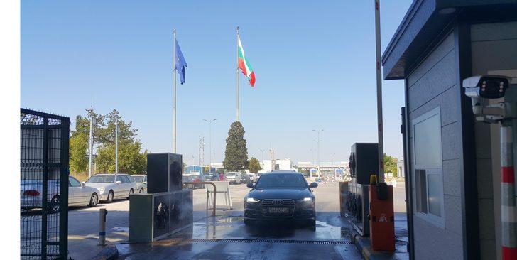 Sayıları 300 bini geçti! Kapıkule'de bayram yoğunluğu G2