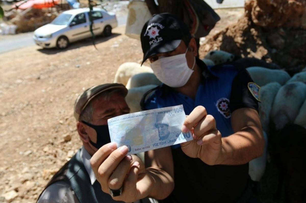 Mardin&rsquo;de  polis ekipleri kurbanlık satıcılarını sahte para konusunda bilgilendirdi