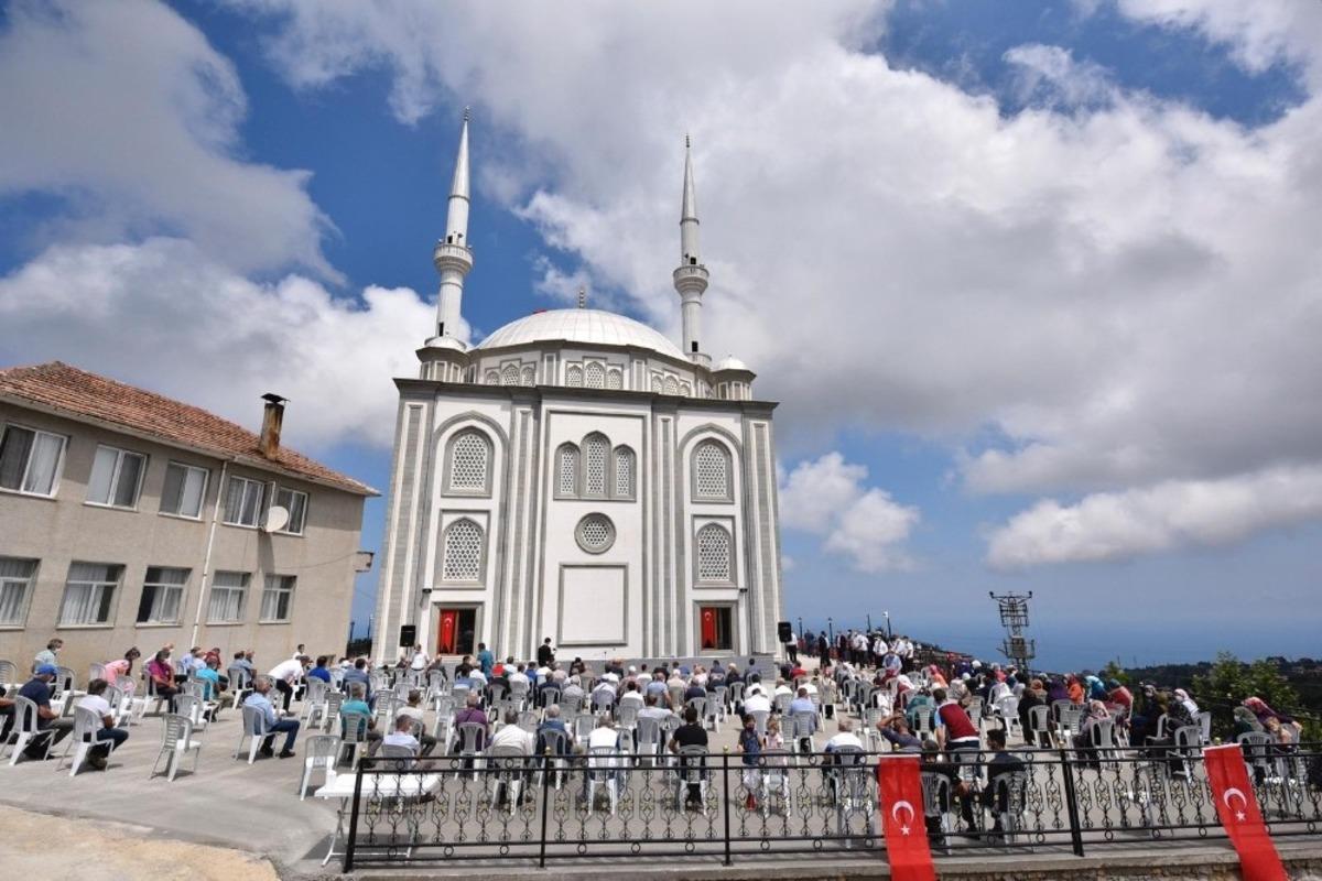 Sultan Alparslan Camii ibadete a&ccedil;ıldı