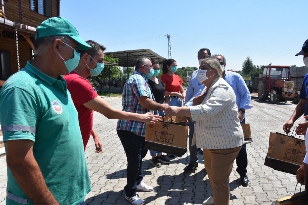 Başkan Erdem personelleriyle bayramlaştı
