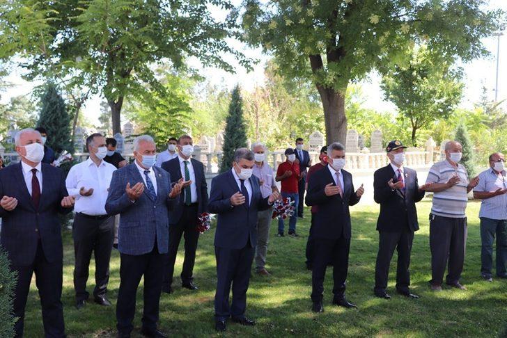 Karaman’da korona virüs tedbirleri altında şehitlik ziyareti G2