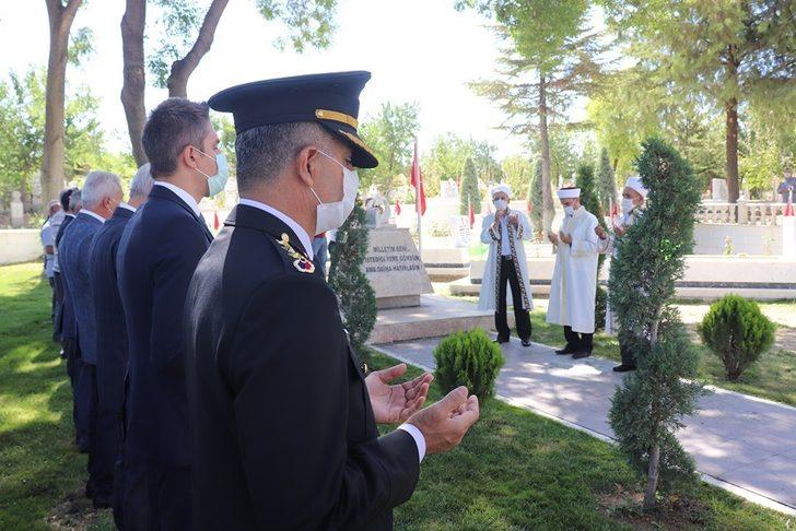 Karaman’da korona virüs tedbirleri altında şehitlik ziyareti G3