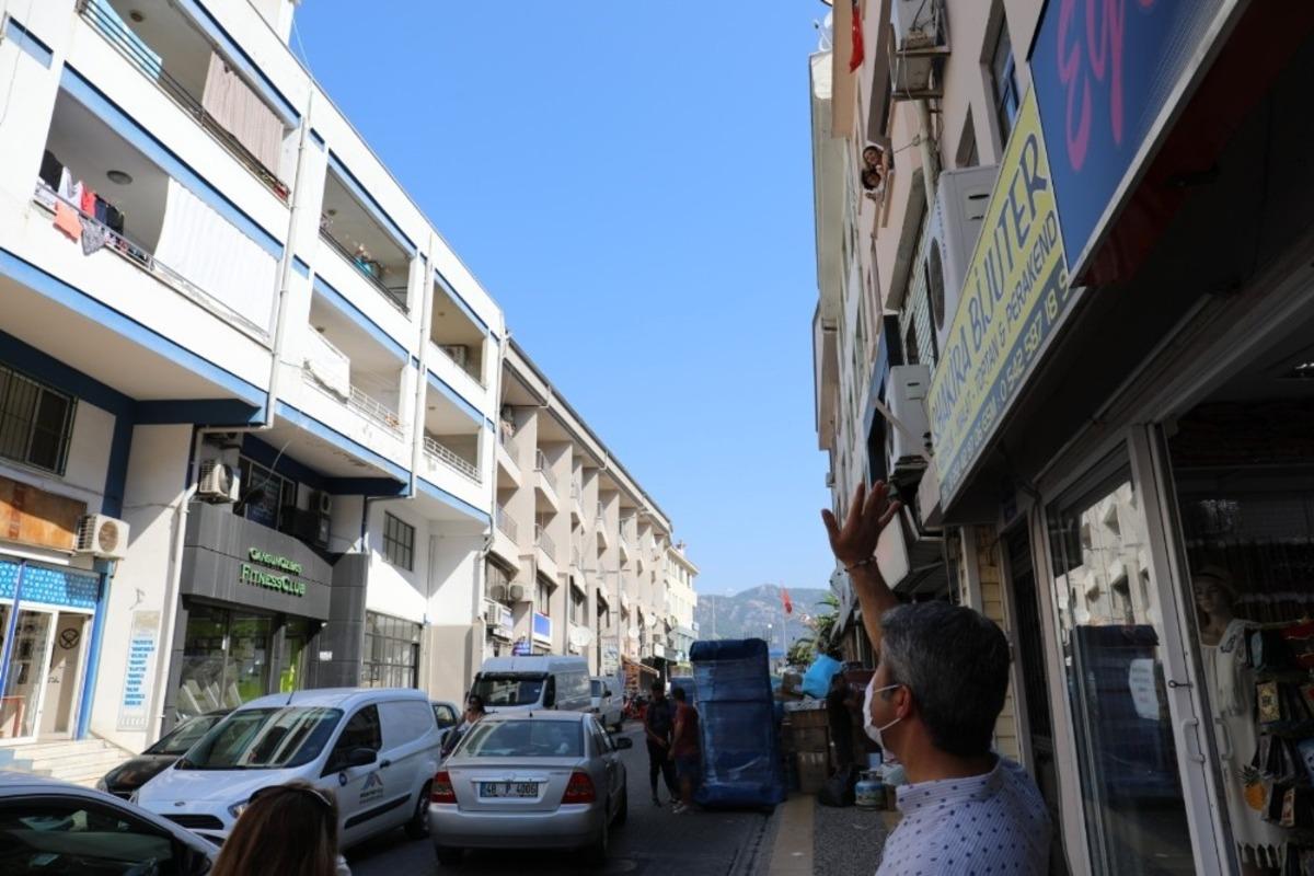 Başkan Oktay&rsquo;dan bayram &ouml;ncesi personel ve esnaf ziyareti