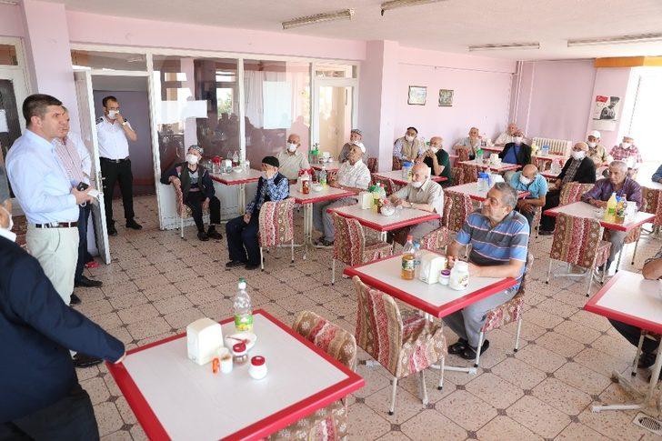 Başkan Ercengiz yaşlılarla bayramlaştı G2