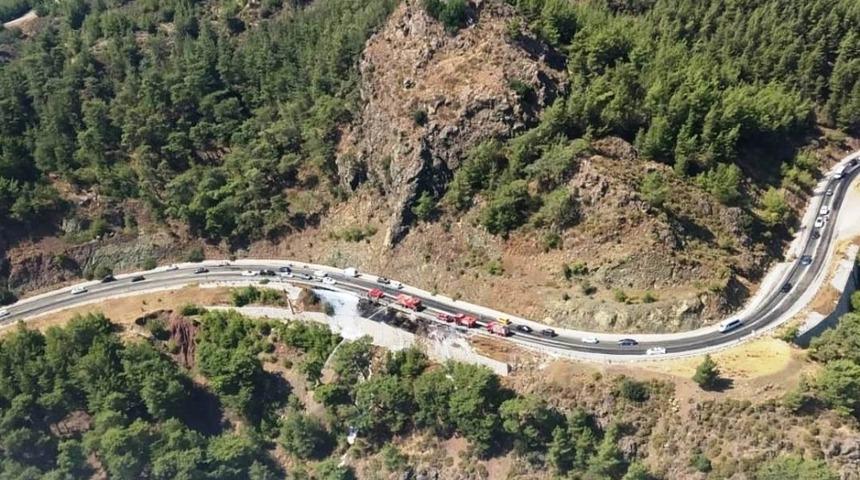 Marmaris&rsquo;teki yangın b&uuml;y&uuml;meden s&ouml;nd&uuml;r&uuml;ld&uuml;