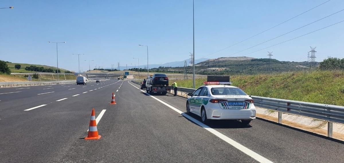 Kuzey Marmara Otoyolunda arızalanan ara&ccedil;lara anında tahliye