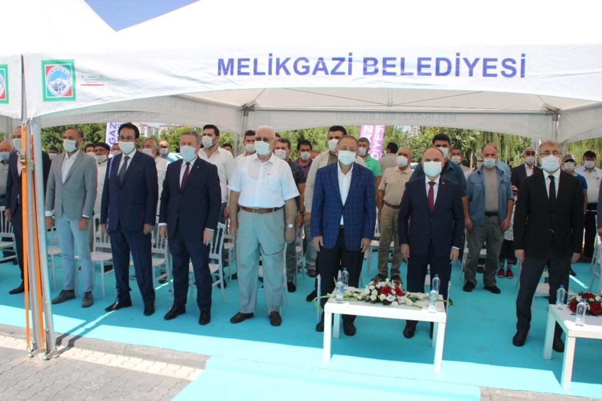 Cavit Yurttaş Cami Arefe G&uuml;n&uuml; dualarla a&ccedil;ıldı