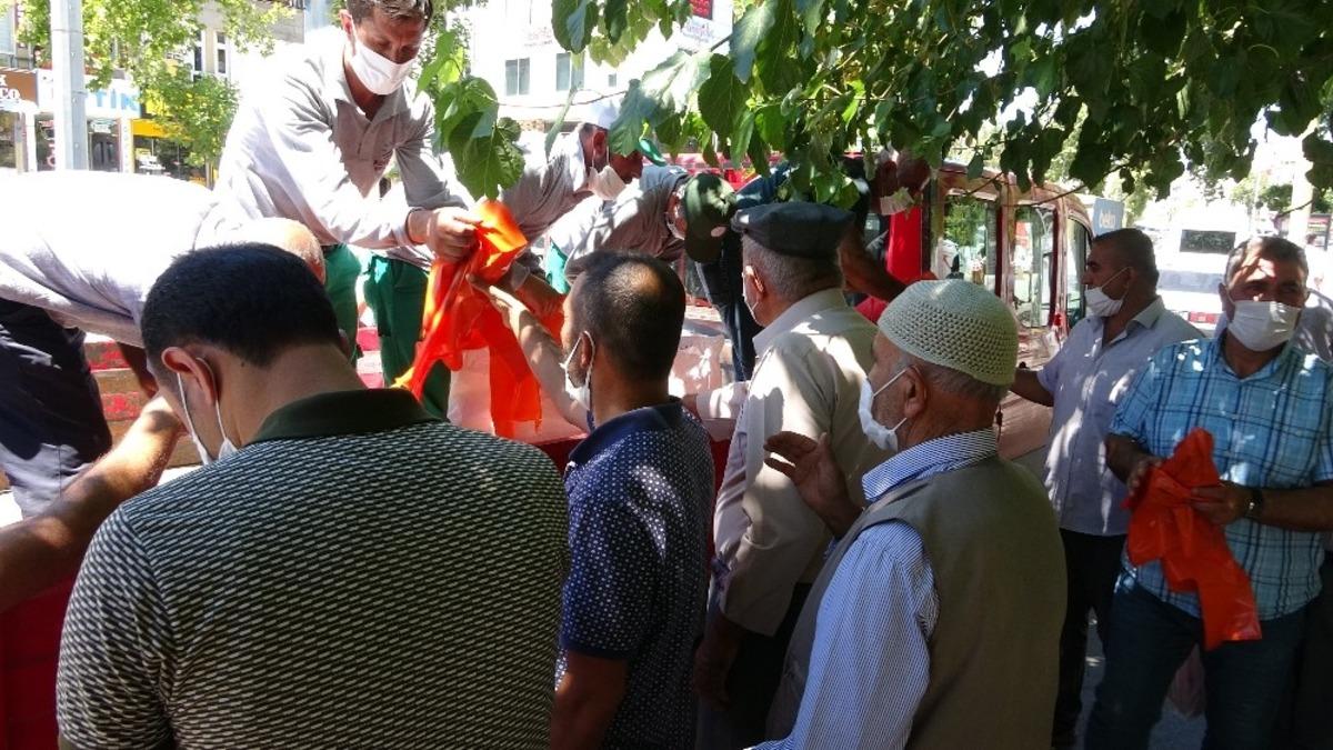 Bayram &ouml;ncesi 70 bin adet poşet dağıtıldı