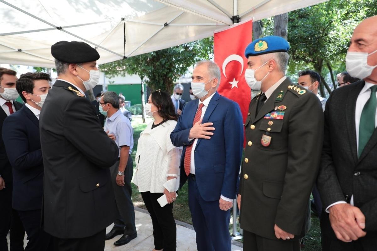 Geleneksel bayramlaşma pandemi kurallarına g&ouml;re yapıldı