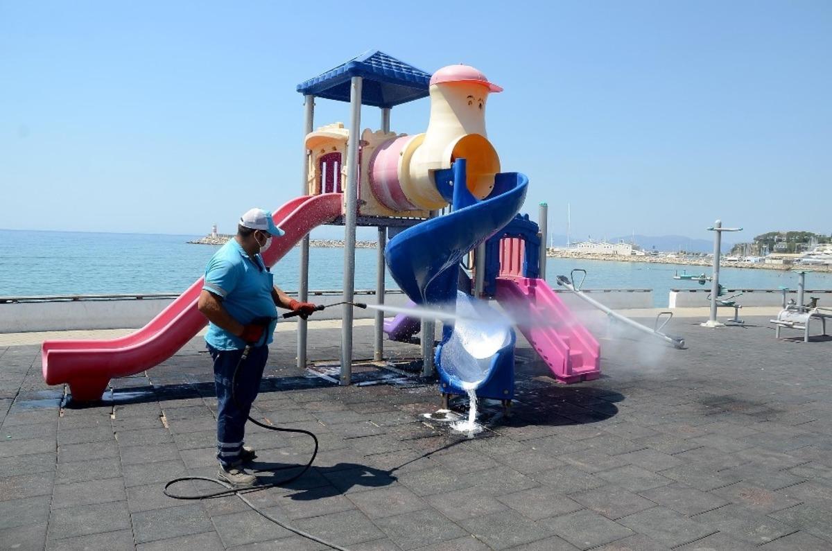 Kuşadası&rsquo;nda bayram hazırlıkları tamamlandı