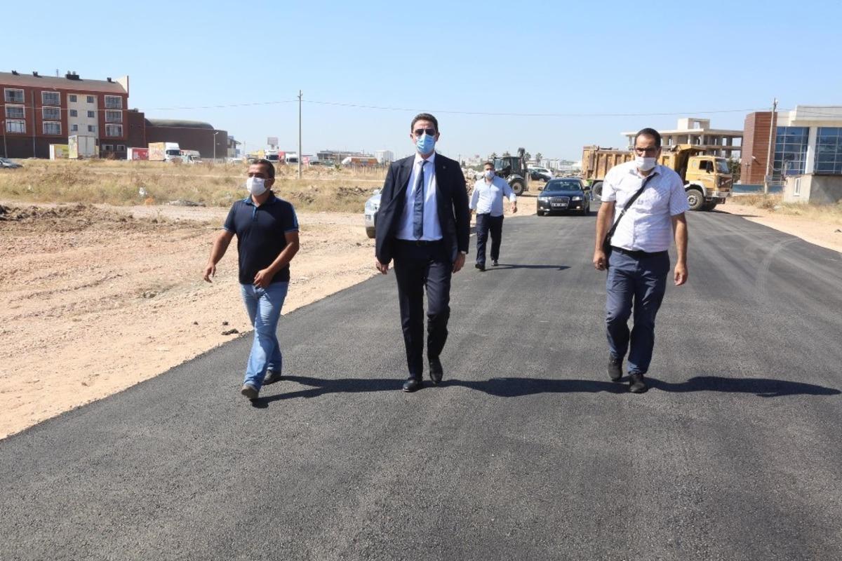 Başkan Tosun asfalt &ccedil;alışmalarını yerinde inceledi