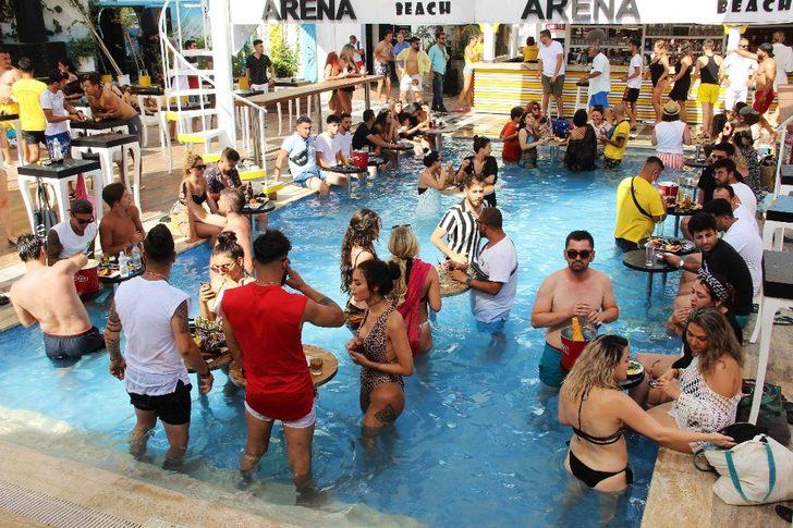 Bodrum’da sahiller doldu, trafik durma noktasına geldi G1