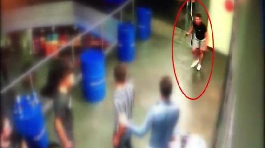 Belindeki silahı çıkarıp dehşet saçtı! 