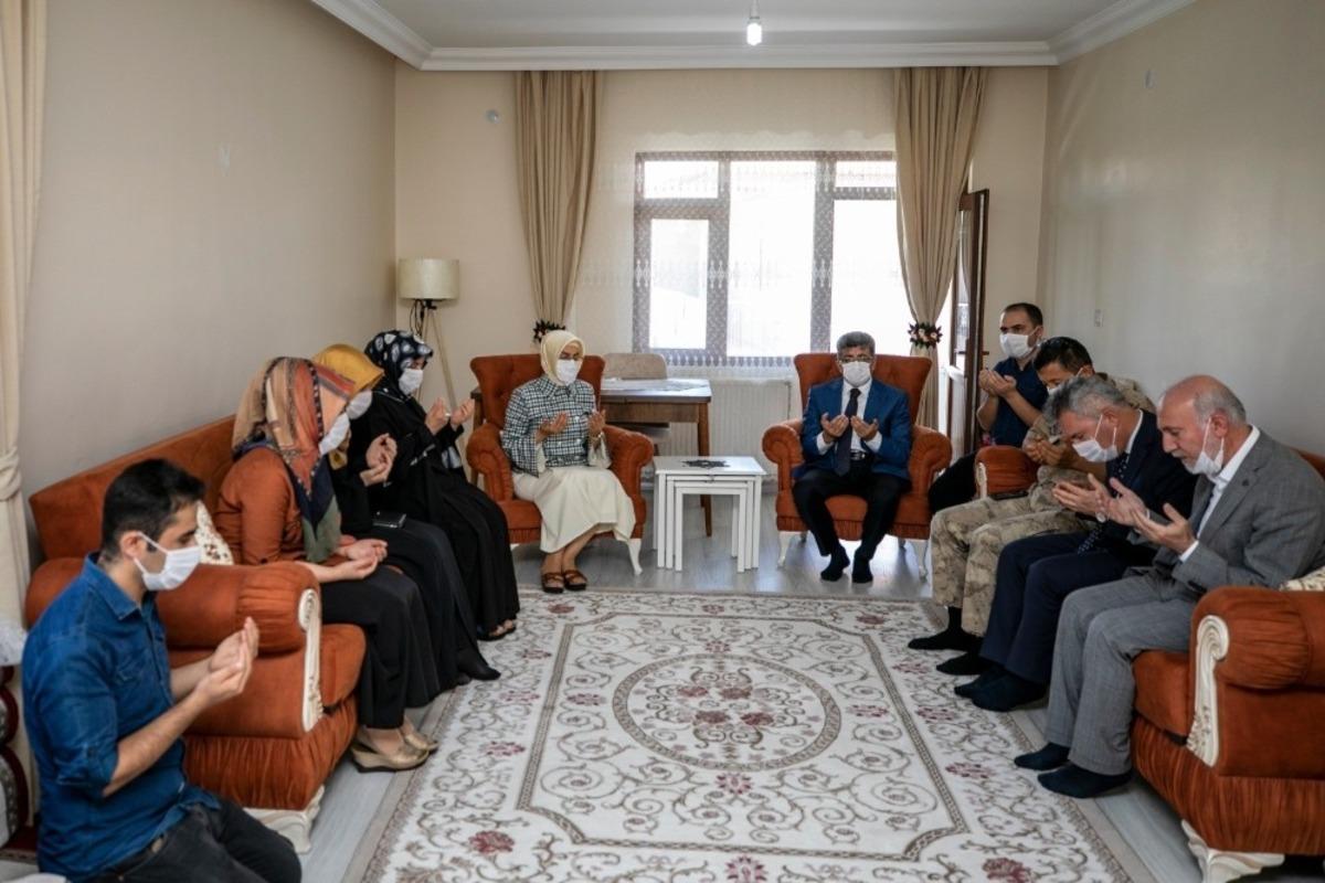 Vali Bilmez ve Eşi Meral Bilmez, şehit ailelerini ziyaret etti