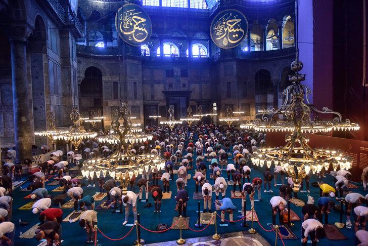 Ayasofya Camii'nde ilk bayram namazı! Koşarak geldiler G5