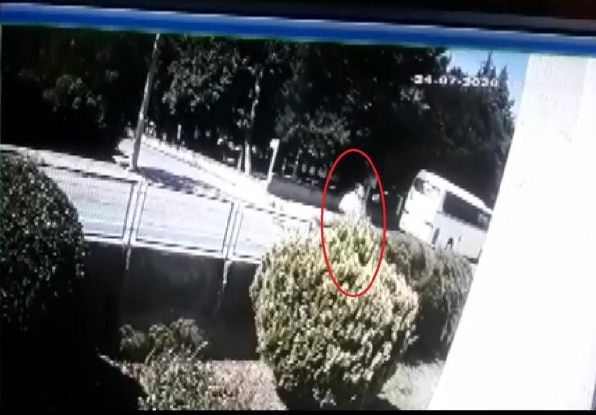 Bursa'da iğren&ccedil; olay! Metro &ccedil;ıkışı gen&ccedil; kızların arkasından gidip taciz etti