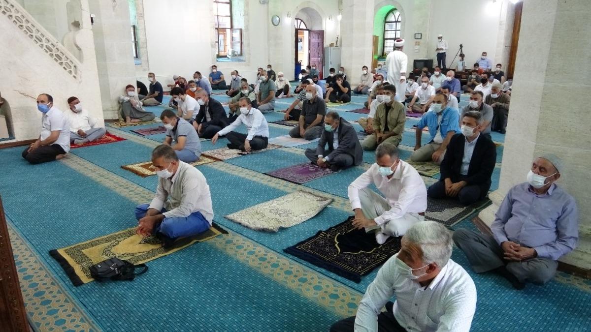 Bayram namazında vir&uuml;se karşı dikkatli olunması vurgusu yapıldı