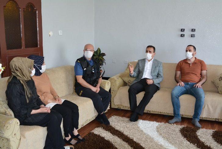 Vali Akbıyık’tan şehit ailesine bayram ziyareti G2