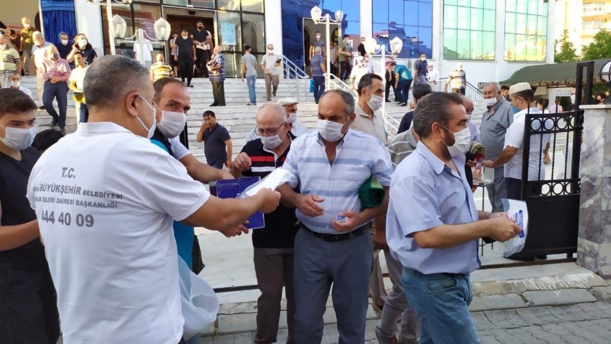 B&uuml;y&uuml;kşehir vatandaşlarla bayramlaştı