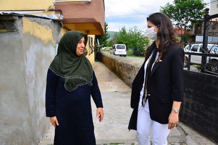 Vali Hüseyin Öner’in eşi Zehra Mine Öner, Şehit İnan Akçam’ın ailesini ziyaret etti G3