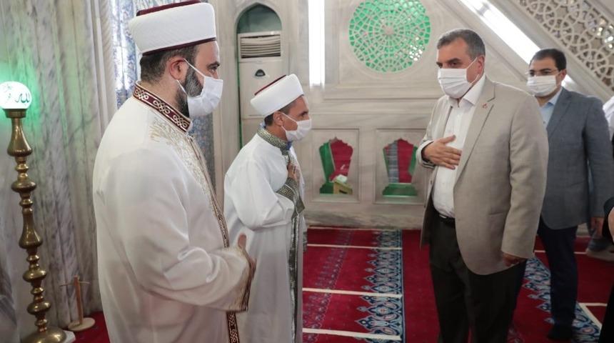 Beyazg&uuml;l vatandaşlarla bayramlaştı