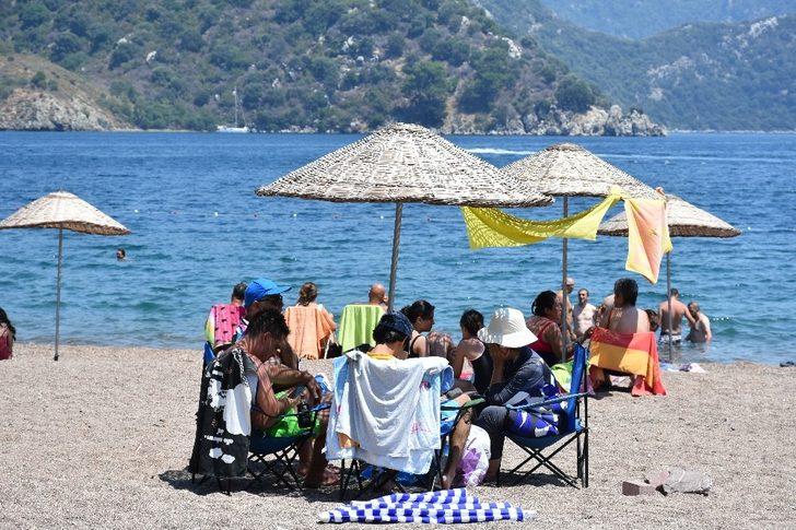 Tatilciler plajları doldurdu G2