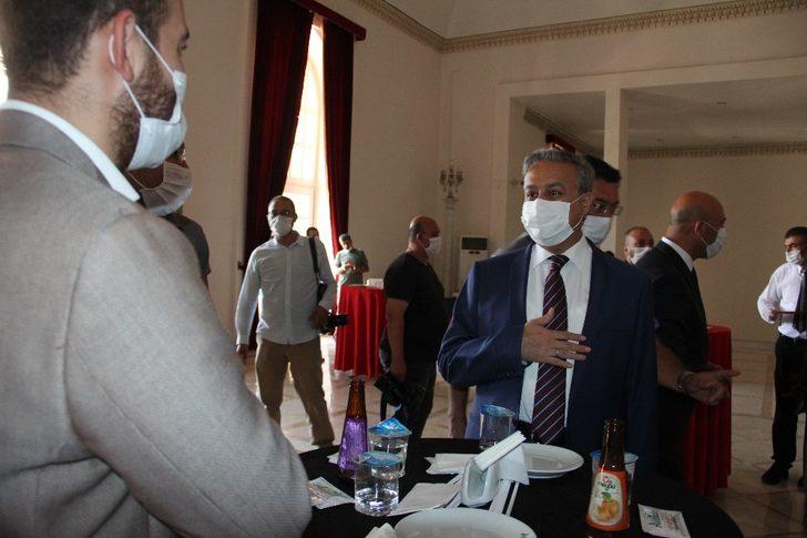 Vali Su, il protokolüyle bayramlaştı G3