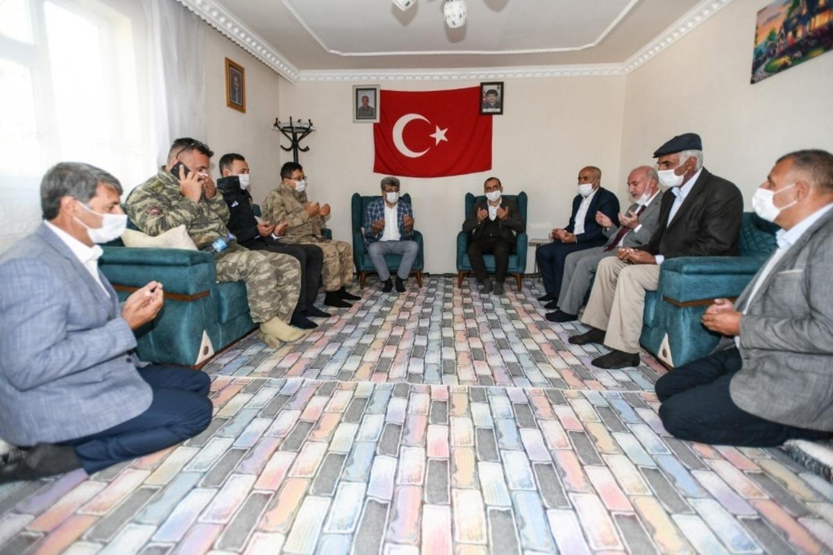 Vali Bilmez şehit ailesini ziyaret etti