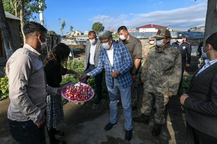 Vali Bilmez şehit ailesini ziyaret etti G2
