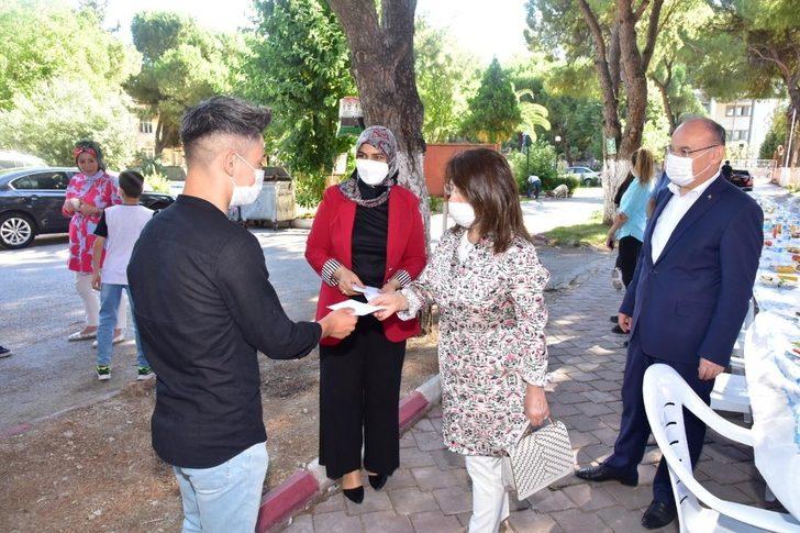 Vali Karadeniz eşiyle birlikte bayram ziyaretleri yaptı G2