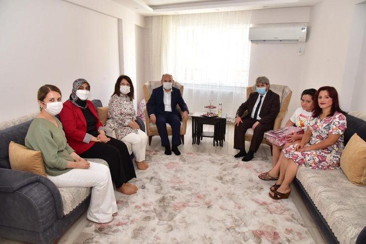 Vali Karadeniz eşiyle birlikte bayram ziyaretleri yaptı G3