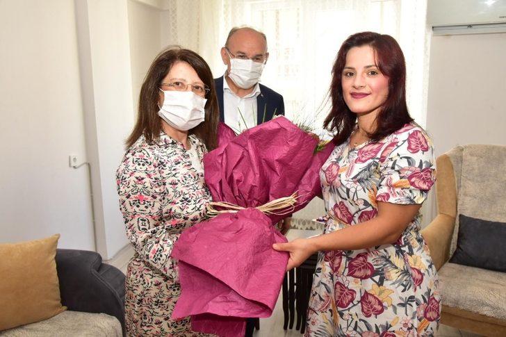 Vali Karadeniz eşiyle birlikte bayram ziyaretleri yaptı G4