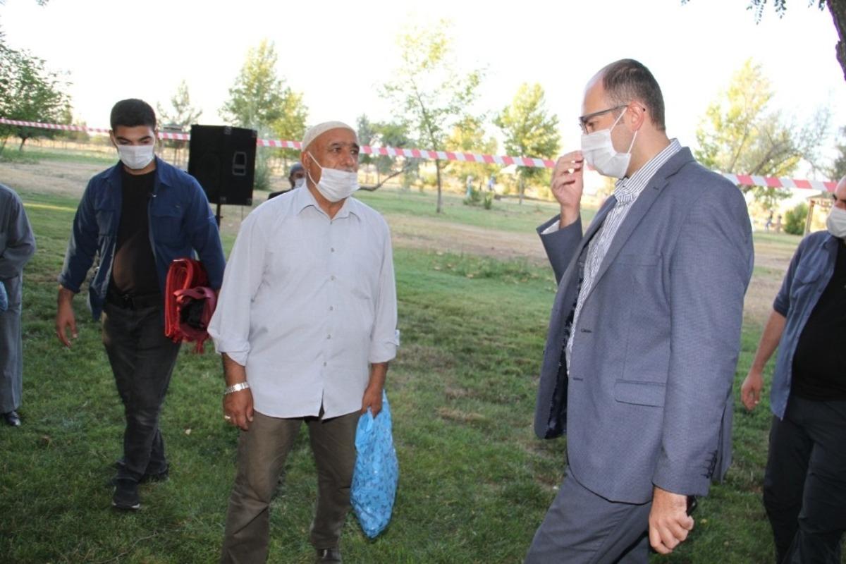 Kaymakam T&uuml;rkmen vatandaşlarla bayramlaştı
