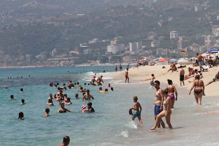 Bayramın ilk gününde sahiller doldu taştı G1