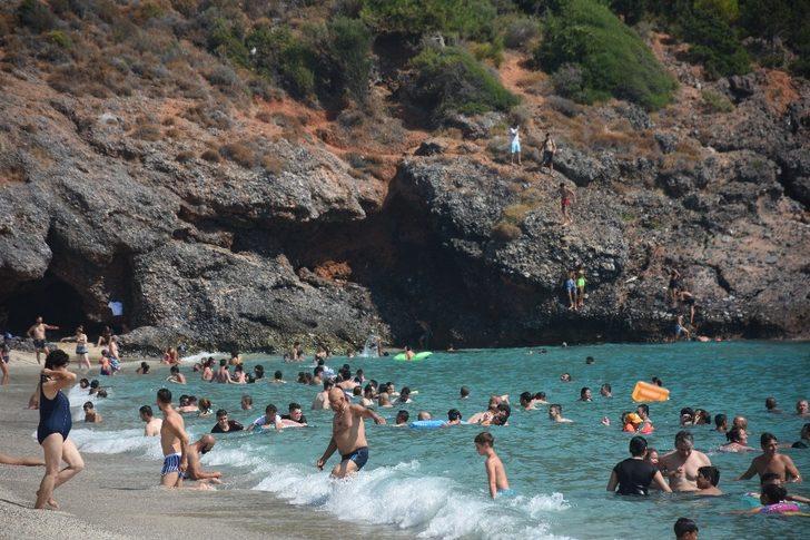 Bayramın ilk gününde sahiller doldu taştı G2