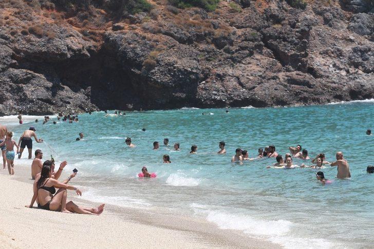 Bayramın ilk gününde sahiller doldu taştı G3