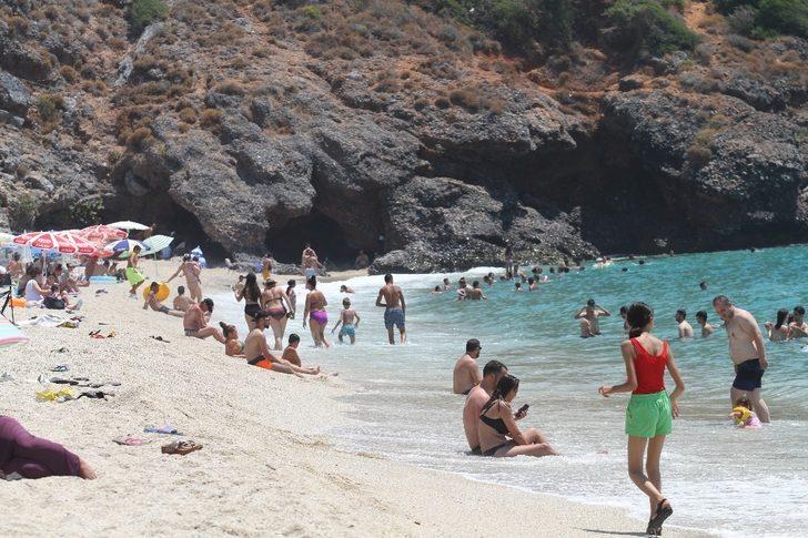 Bayramın ilk gününde sahiller doldu taştı G5