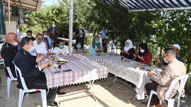 Vali Funda Kocabıyık, şehit ailelerini ziyaret etti G2